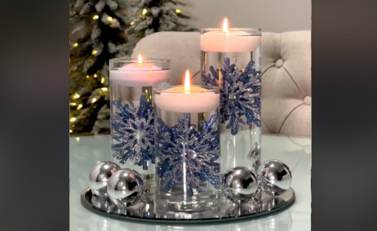 Esempio di candele galleggianti per le decorazioni di Natale