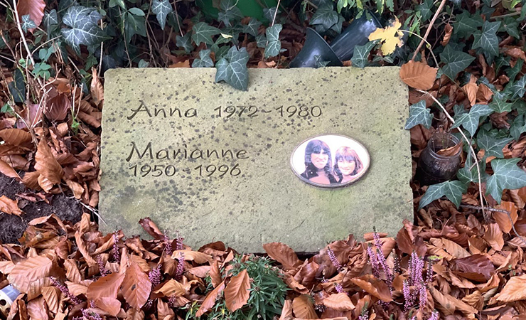 la tomba di Marianne ed Anne Bachmeier